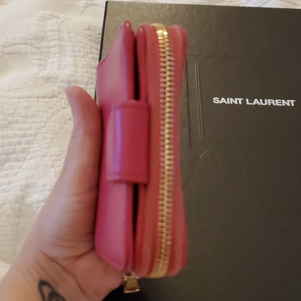 Yves Saint Laurent wallet - Picture 5 of 12